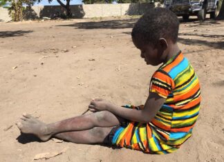 JE NE PEUX PAS ME SAISIR DES LARMES AUX YEUX