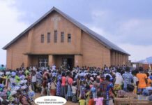 URGENT: ENCORE UNE BOMBE DANS UNE ÉGLISE