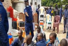 QUELLE AVENTURE DE LA FARDC – LES ADF ONT PRIS LEUR TEMPS DE BRIGUER ET FILMER L’ÉVASION DE PRISONNIERS – NOUS NE SOMMES PAS SI BÊTE…