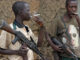 RDC : Capturés dans la région de Boga, un leader ADF et deux terroristes présentés au Gouverneur militaire de l’Ituri