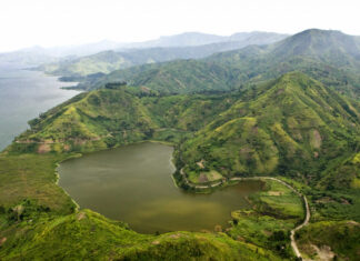 Why did the DRC remain poor even with rich mineral resources?