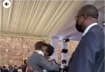 ALERTE! AMOUR FOU – EMMANUEL MACRON EMBRASSE Louise Mushikiwabo