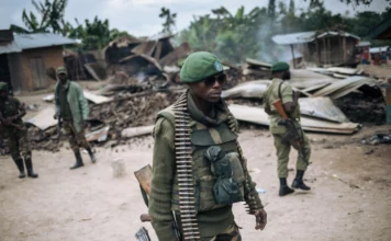 Regardez comment ce capitaine s’est tiré une balle