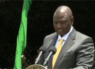 En fin ,le président Kenyan William RUTO Envoi ses troupes en RDC dans le cadre de la force régionale du EAC il conclut son discours en prononçant une puissante prière pour les militaires(femmes et hommes) qui vont pour la paix dit il au Congo