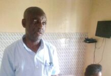 EPST: L’Enseignant KALEMBA de 62 ans de l’école Berre, surpris avec une élève de 15 ans