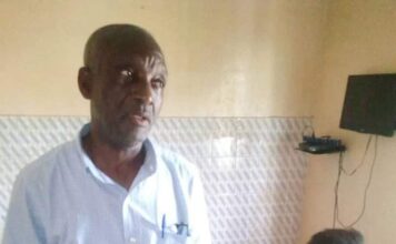 EPST: L’Enseignant KALEMBA de 62 ans de l’école Berre, surpris avec une élève de 15 ans