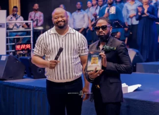 Pasteur Moïse Mbiye à Ferre Gola :