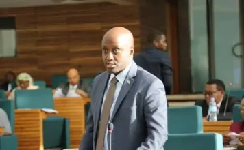 UN DIPLOMATE RWANDAIS INSULTE FÉLIX TSHILOMBO OUVERTEMENT