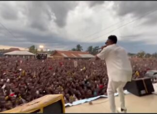 Musique : devant plus de 100.000 personnes, Innoss’b livre un concert mémorable à Kindu