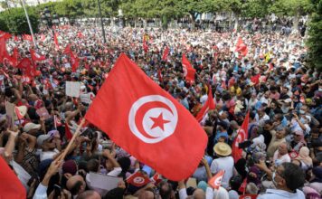 Des manifestants tunisiens appellent le président Kais Saied à démissionner