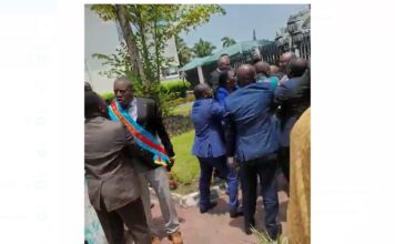 Pendant que Goma la population manifeste contre l’EAC, à Kinshasa; les Deshonorables députés provinciaux se tabassent sérieusement à la primature