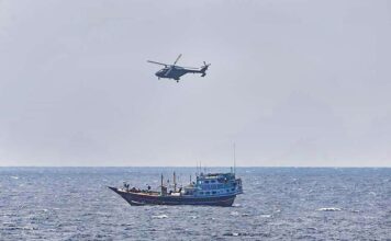 “Indian Navy Rescues 19 Pakistanis from Somali Pirates in Successful Operation”