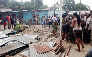 VOICI UN PASTEUR QUI GARDE LES MALADES DANS SON EGLISE