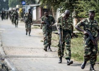 John Thisbangu a La posture intimidante. Peuple congolais Telema