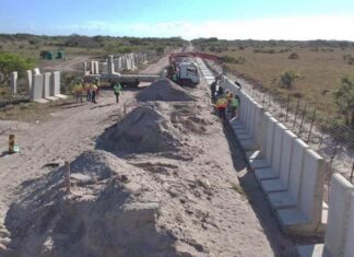 “South Africa Constructs Concrete Wall to Deter Mozambican Migrants”