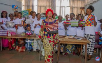 **Madame Esther Fayulu Rend Visite aux Femmes d’Espérance : Un Soutien Inestimable pour une Cause Louable**