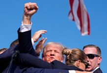 Des coups de feu auraient été tirés lors d’un rassemblement de Donald Trump ; l’ancien président évacué d’urgence de la scène.