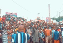 Tournée de sensibilisation sur la cohésion lancé ce samedi 19 Avril 2025 à Tshangu par les responsables de l’ECiDé, Hon. Mike ISEM, alain Zikatedi et Raphaël Kimbuta