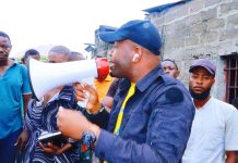 AU MOMENT OU MARTIN FAYULU ADRESSE LA DIASPORA. MIKE ISEM ET LES RESISTANTS MOBILISENT LA POPULATION